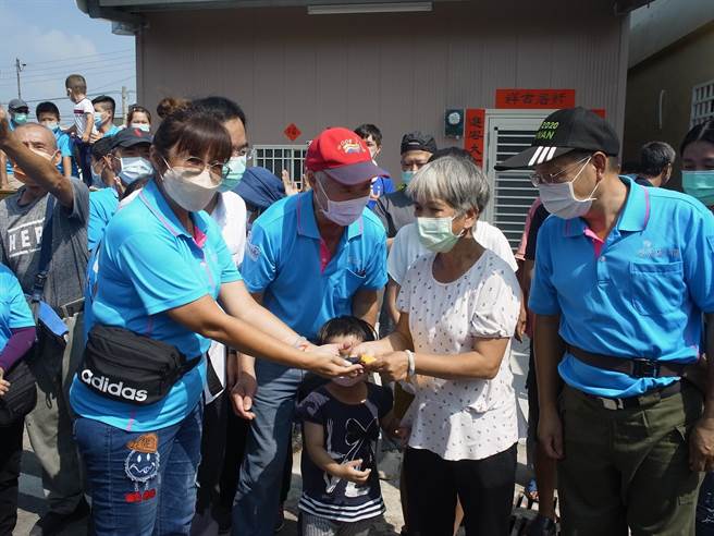 云林县斗南镇沈阿嬷1家6口挤50年危屋，希望义工团帮助重建圆梦。（张朝欣摄）