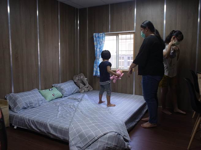 云林县斗南镇沈阿嬷1家6口挤50年危屋，希望义工团帮助重建圆梦。（张朝欣摄）