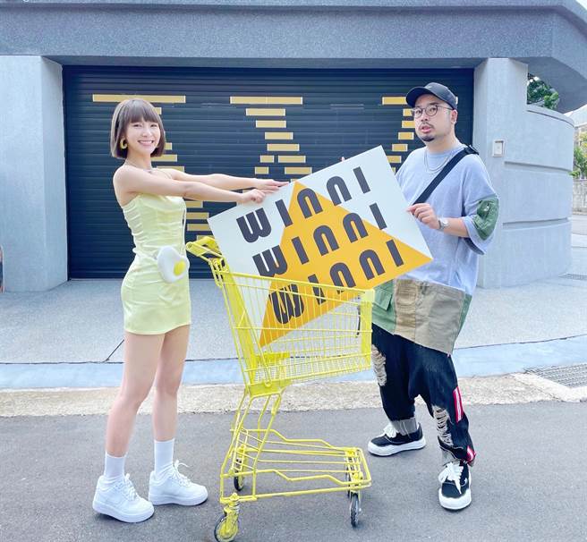 温妮（左）新歌与阿达合作。（哈啰你好工作室提供）