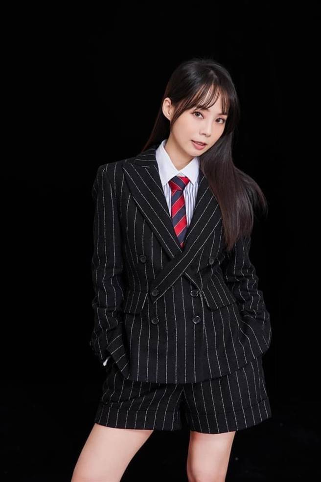 孙淑媚的金钟奖颁奖人造型网友夸逆龄。（摘自孙淑媚脸书）