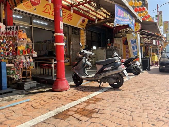 警方表示，洪姓被害人与亲友结伴从北部南下奉天宫进香，在庙前彩券行疑似与人发生口角。（吕妍庭摄）