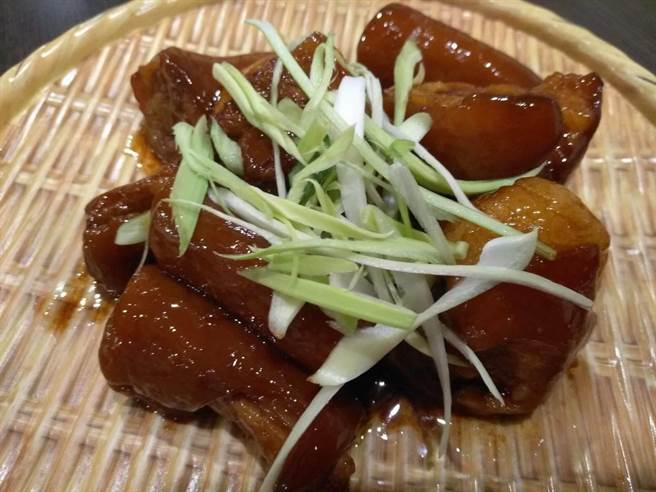 「滷香猪尾巴」吃来口感极佳、胶质丰润。（红舍私房料理提供）