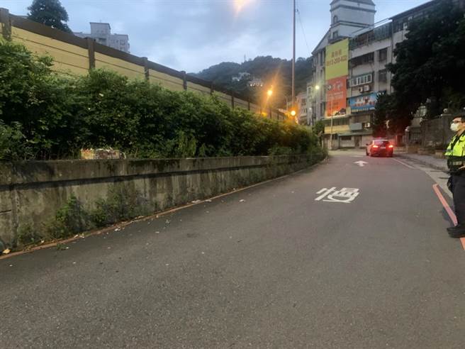 「煙火哥」邱姓男子1日凌晨再度在新店區施放煙火。（警方提供）