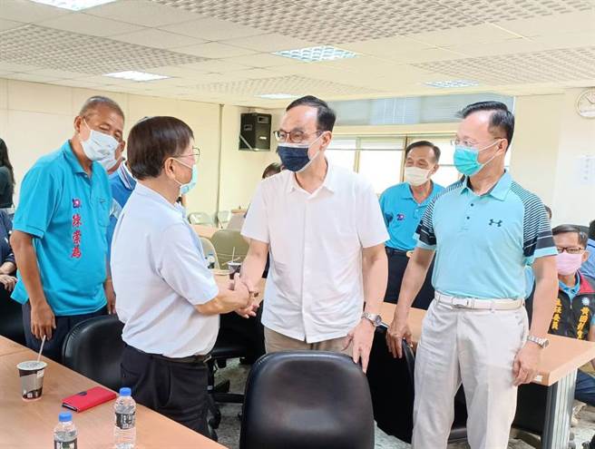 国民党主席当选人朱立伦，3日到国民党彰化县党部谢票，强调最重要是让2024年国民党重新执政。（吴敏菁摄）