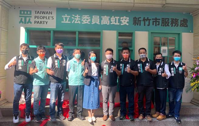 民眾党新竹市党部与高虹安服务处3日低调揭牌。（陈育贤摄）