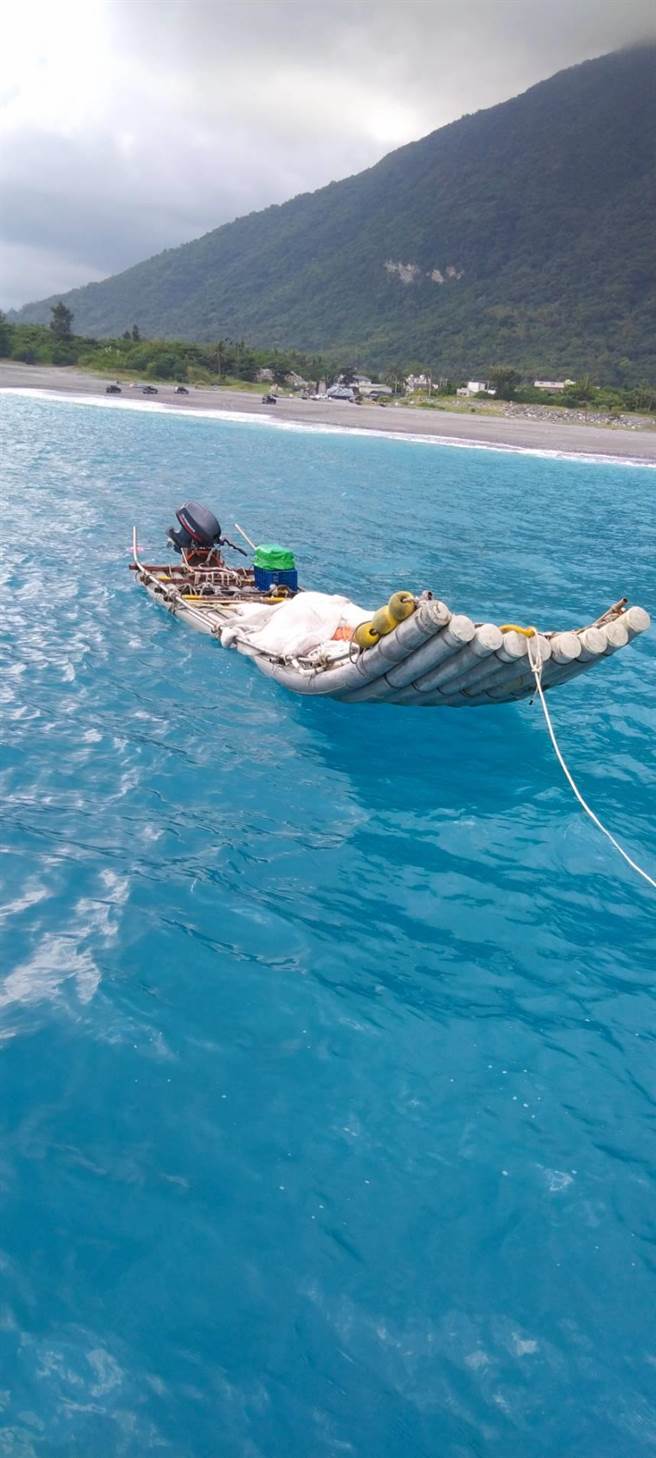 昨有漁民在花蓮秀林崇德外海發現有2具浮屍，似乎在海上漂浮一段時間，身上特徵及年紀無法辨識，經檢方相驗及採集指紋比對身分，確認死者身份為59歲來自新北市的余姓男子與其同居人56歲傅姓女子。（海巡署第一二岸巡隊提供／羅亦晽花蓮傳真）