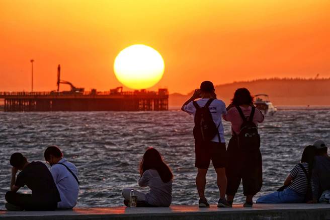 疫苗挡不住！医劝10月5日后「一地方」口罩继续戴，并警告：别忘了6月彰化夫妇那两例。示意图与当事人无关。(图/黄世麒摄)