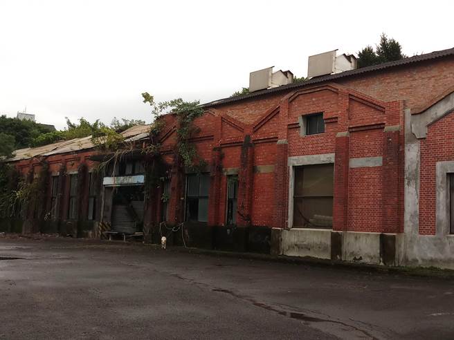 经文资委员投票半数同意士林纸厂登录为歷史建筑，本建筑围士林纸厂内一号抄纸室。（北市文化局提供／游念育台北传真）