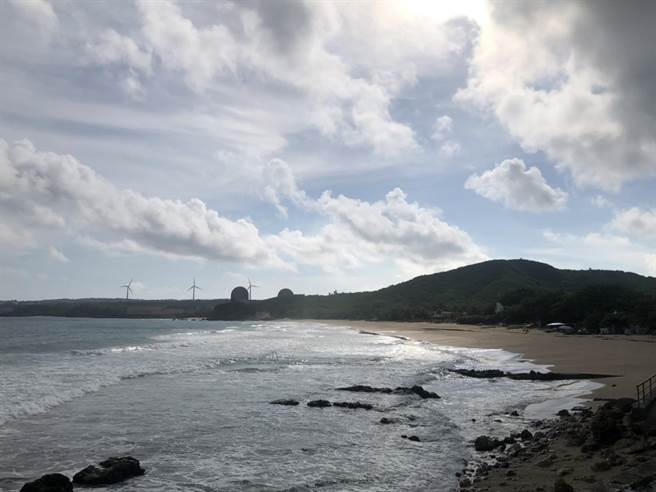 振兴住宿专案破20万人登记 屏东县府呼吁：先抢先享受。图为屏东南湾海滩。（资料照/谢佳潾摄）