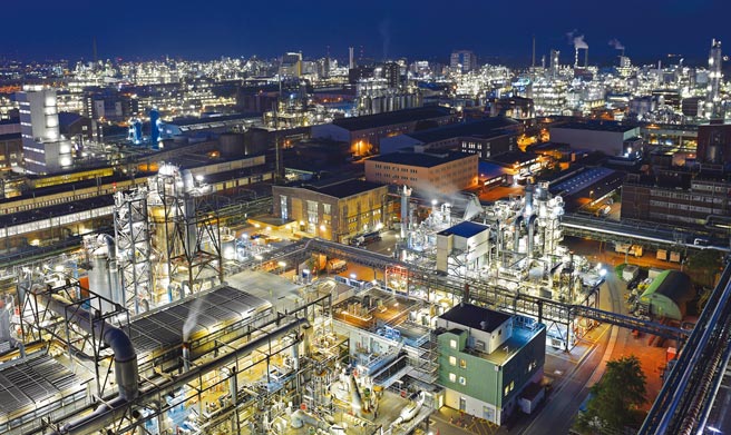 巴斯夫德国路德维希港一体化基地。图／巴斯夫提供