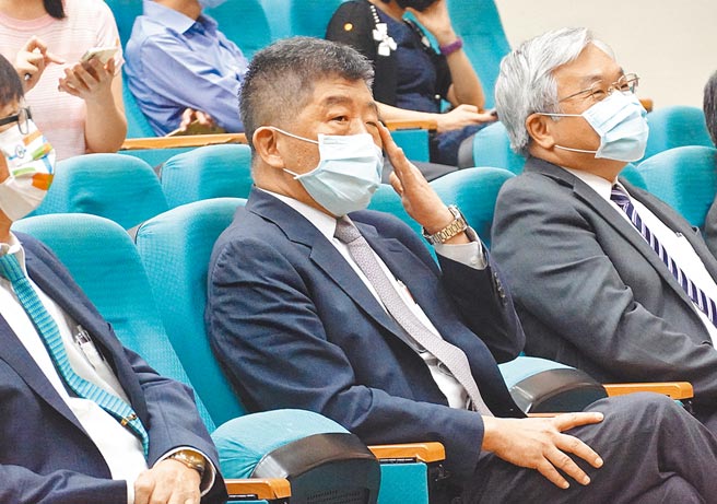 卫福部长陈时中2日出席「2021年公共卫生联合年会」，并透露原本3、4月要开放边境，结果5月疫情大爆发，就不了了之。（姚志平摄）