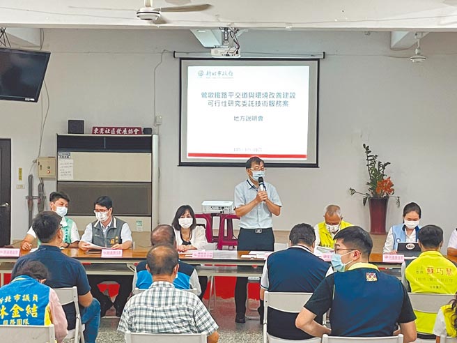 新北市捷運局舉行地方說明會，提出鶯歌鐵路立體化新方案，計畫全線移往北側山區，將新站設在中正一路和館前路間，縮短與原車站的距離。（新北市捷運局提供／蔡雯如新北傳真）