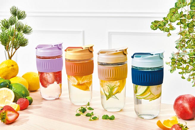 居家品牌乐扣乐扣旗下的清新北欧风耐热玻璃随行杯（见图），近期推出4款新色PP，并有500ml、350ml两尺寸供选择。（乐扣乐扣提供）