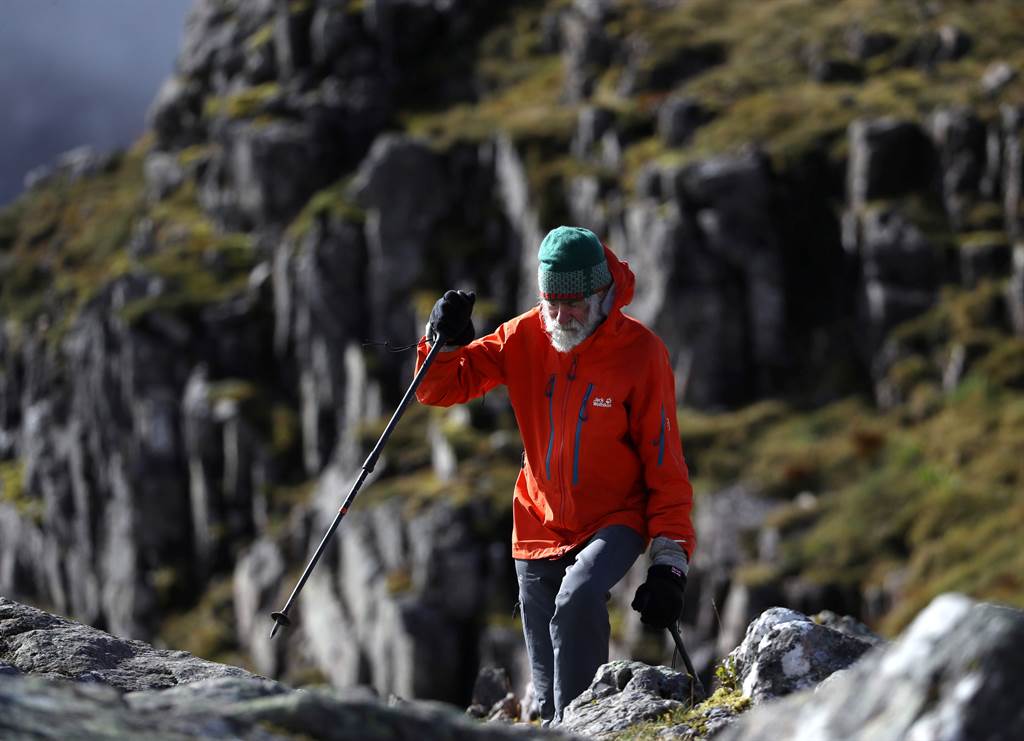 爱妻罹阿兹海默症，8旬翁Nick Gardner攀苏格兰群山募款感动人心。图／路透(photo:ChinaTimes)