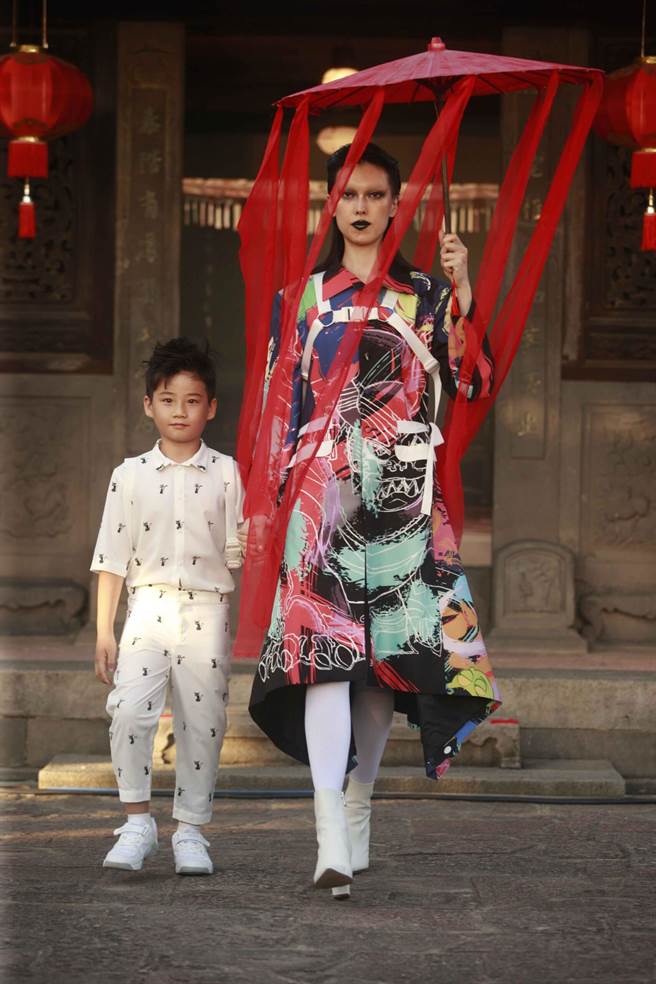 INF 2022春夏系列服装轮廓，维持一衣多穿、变形的机能。（臺北时装周提供）