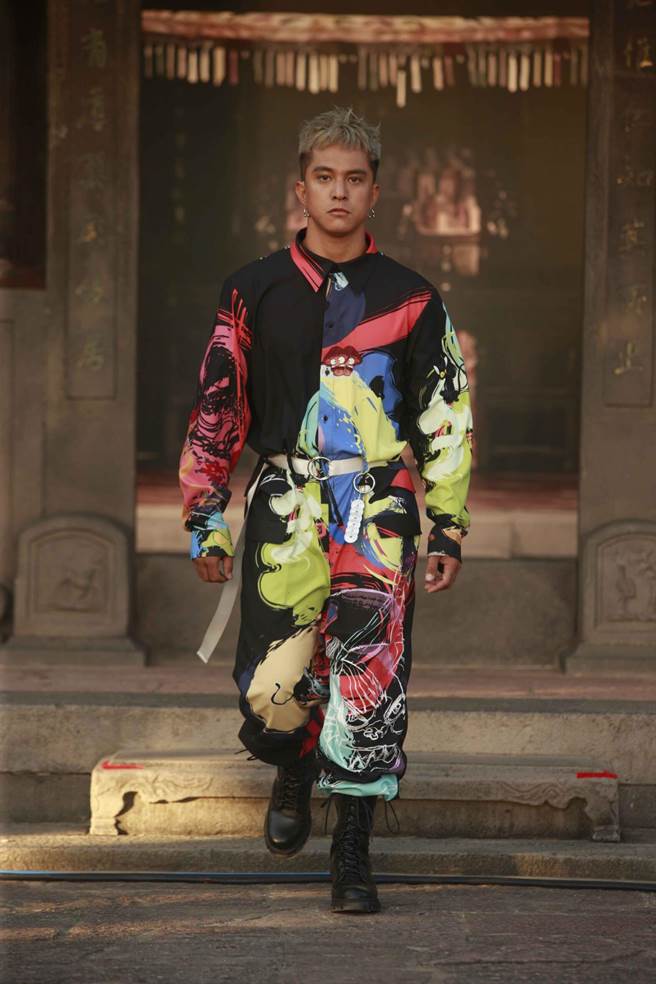 为魔法阿妈剧中角色豆豆配音的演员黄远，睽违23年再次与魔法阿妈合作。（臺北时装周提供）