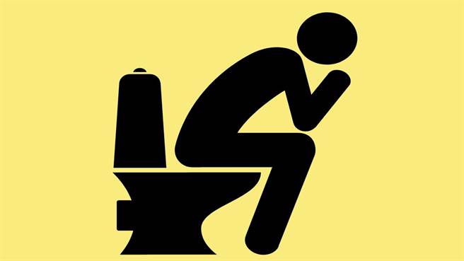 以上半身前倾的「沉思者」姿势比坐直易排便，也可在脚下垫个小凳子，或是使用蹲式马桶，都能帮忙排便。(示意图/Shutterstock)