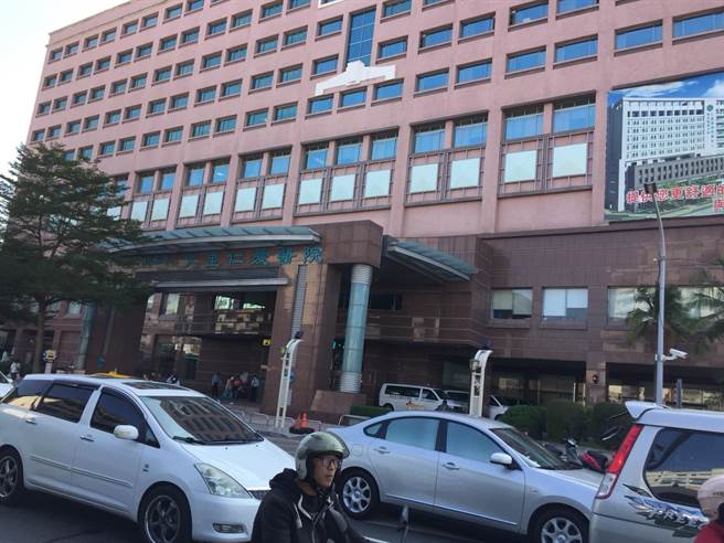 台中大里仁爱医院发生新冠疫苗接种剂量不足的重大失误。（冯惠宜摄）