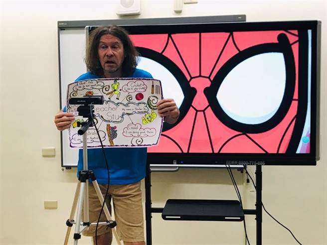 嘉義縣文光國際英語村，因應疫情變化，於110學年度起改變原有入村英語營體驗課程外，另增加外籍教師到校巡迴教學。（嘉義縣政府提供∕呂妍庭嘉義傳真）