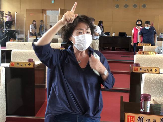 藍營李麗華則批民進黨不要打壓台中市的經濟發展。（陳世宗攝）