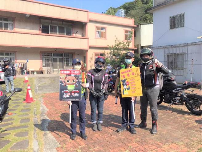 東勢警分局為遏止改裝車輛噪音擾民等情事，假日進行台21線專案取締。（東勢警分局提供）