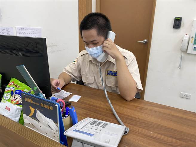 屏縣府協助提供潘女帳戶資訊，電話一直接不停。(林和生攝)