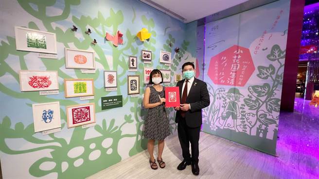 剪纸艺术家25度特地以翰品酒店总经理林俊宇唯肖像，进行剪纸设计，相当栩栩如生。（柯宗纬摄）