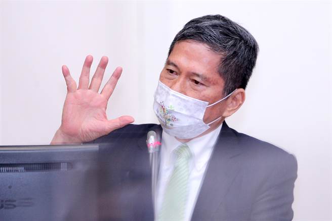 民进党立委范云4日在立法院质询时表示，文化部对艺文工作者的劳动状态不够接地气，不了解这些职业特性，因此相关纾困没做好。对此，文化部长李永得反驳表示「不接受，我们其实非常清楚。」（黄世麒摄）