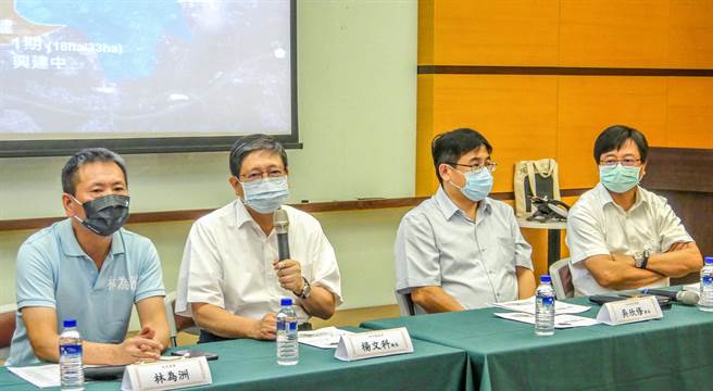 立法院内政委员会4日新竹县考察，县长杨文科（左二）为竹科3期请命，盼营建署加速在都委会审议进度。（新竹县政府提供／罗浚滨新竹传真）