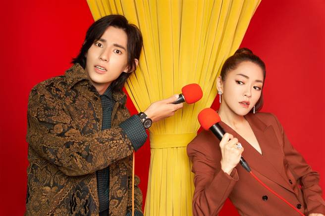 杨千霈（右）、徐钧浩搭檔主持第58届金马奖星光大道。（金马执委会提供）