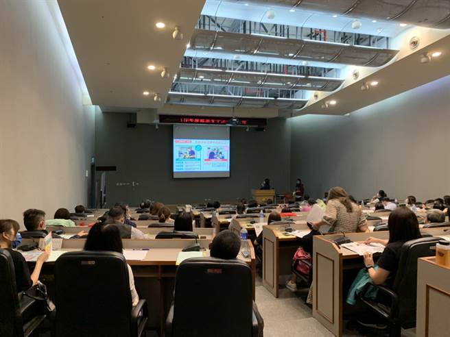 新北市大力推广中高龄者及高龄者友善职场观念，促进企业进用及活用高年级人才。
(图/新北市政府就服处提供)
