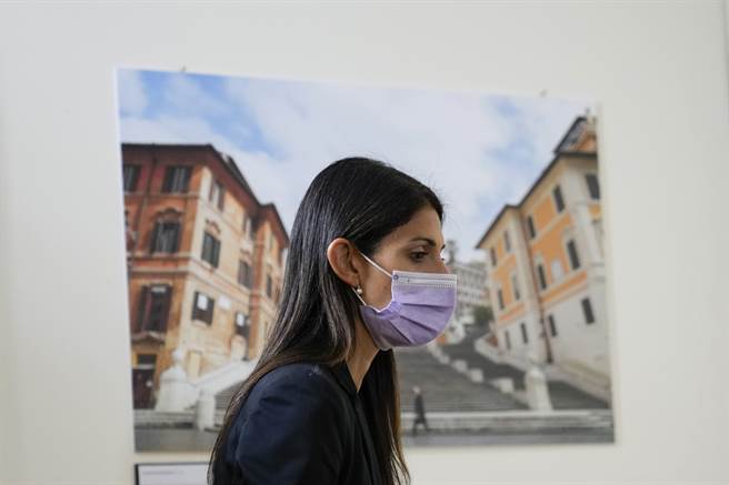 羅馬現任市長拉吉（Virginia Raggi）。(圖／美聯社)