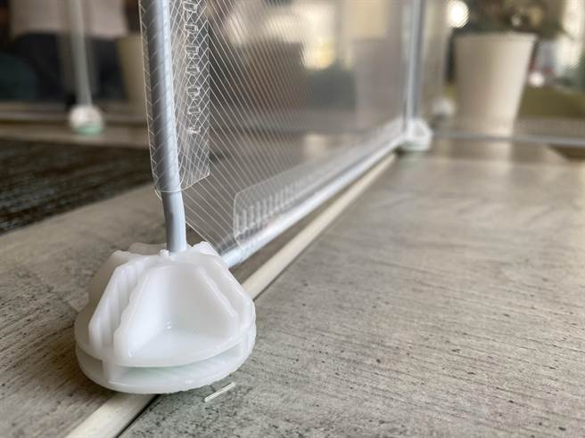 台中市自7月22日迄今一共针对餐饮业开出22件罚单，主要系未设隔板、未採梅花座、未保持1.5公尺间距等，不符合防疫管理措施。（冯惠宜摄）