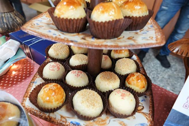 鹿港糕餅文化節用5倍券加碼抽iphone，12家糕餅和2家茶行國慶連假登場 。（吳敏菁攝）