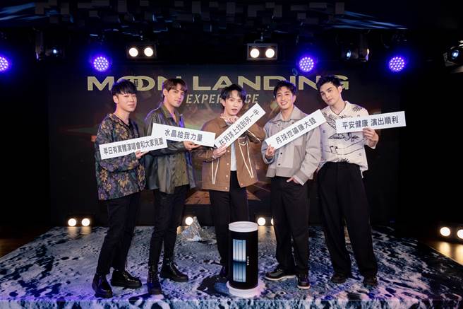 由陳零九、邱鋒澤、黃偉晉、婁峻碩、賴晏駒組成的「五堅情」，今宣布舉辦線上音樂會。（滾石唱片提供）