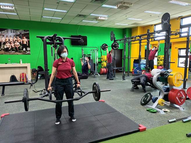 桃园市消防局独步全台，率先推动「战术体能」训练，透过31名种子教官导入现代化、科学化的体能训练，增加消防员最大肌力。