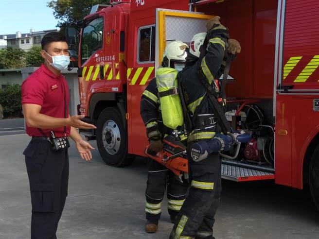 桃园市消防局独步全台，率先推动「战术体能」训练，透过31名种子教官导入现代化、科学化的体能训练，增加消防员最大肌力。