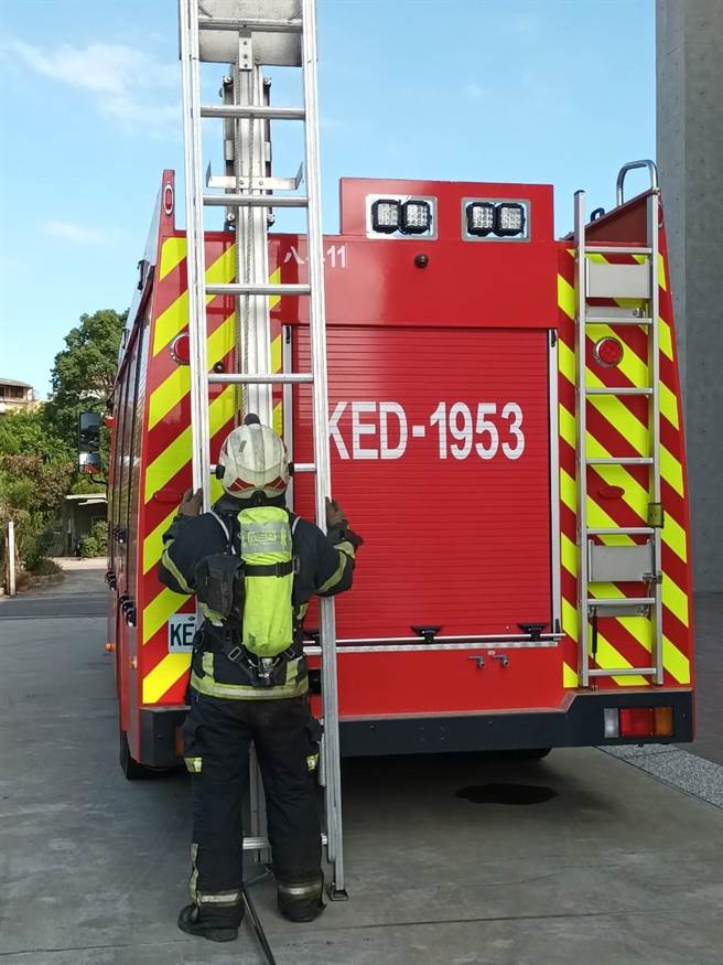 桃园市消防局独步全台，率先推动「战术体能」训练，透过31名种子教官导入现代化、科学化的体能训练，增加消防员最大肌力。