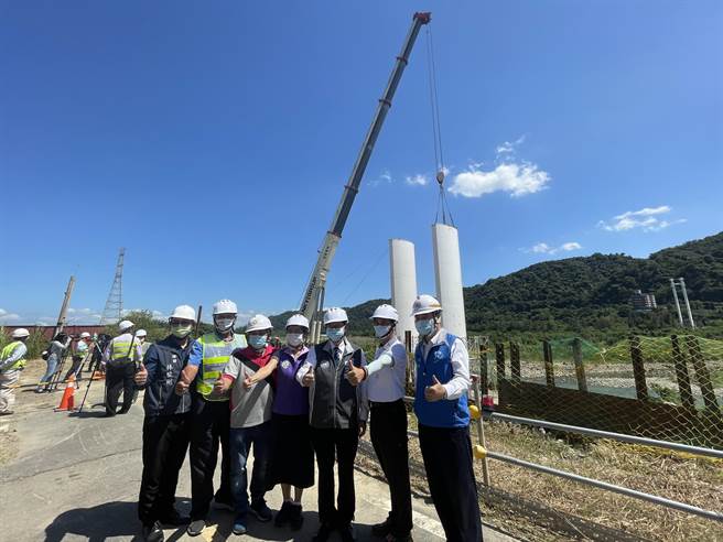 桃园大汉溪兴建自行车人行吊桥2022年完工。(吕筱蝉摄)