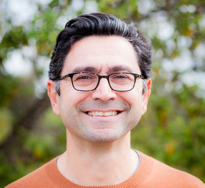 2021诺贝尔生医奖（Nobel Prize in Physiology or Medicine）得主帕塔博蒂安（Ardem Patapoutian），他与另一位美国学者朱里雅斯（David Julius）一同获得今年诺贝尔生医奖。（图／路透）