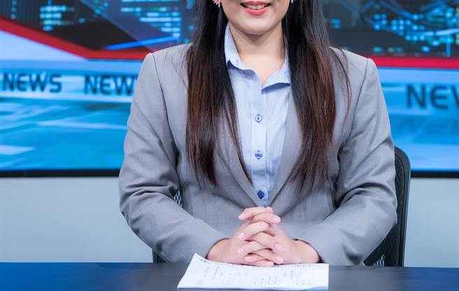 新闻台竞争很激烈，想坐上主播台并不容易。（示意图，与当事人无关／shutterstock）