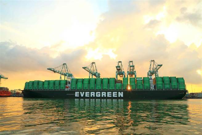 貨櫃三雄股價從7月高點已經腰斬。(圖/中時資料照)