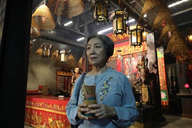 鲍起静主演的港剧《我家无难事》。（myVideo提供）