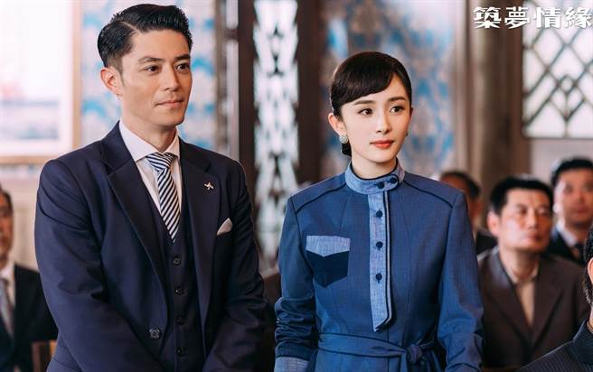 霍建华与杨幂合作演出《筑梦情缘》。（八大提供）