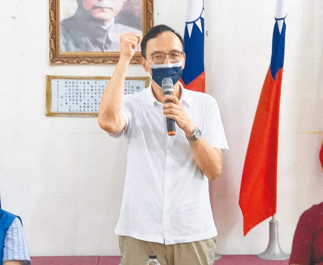 国民党准主席朱立伦3日在台中市支持删Q罢免行动，强调这不是政党对决，是罢免长期违反民意、不重视民意的立委。（陈世宗摄）