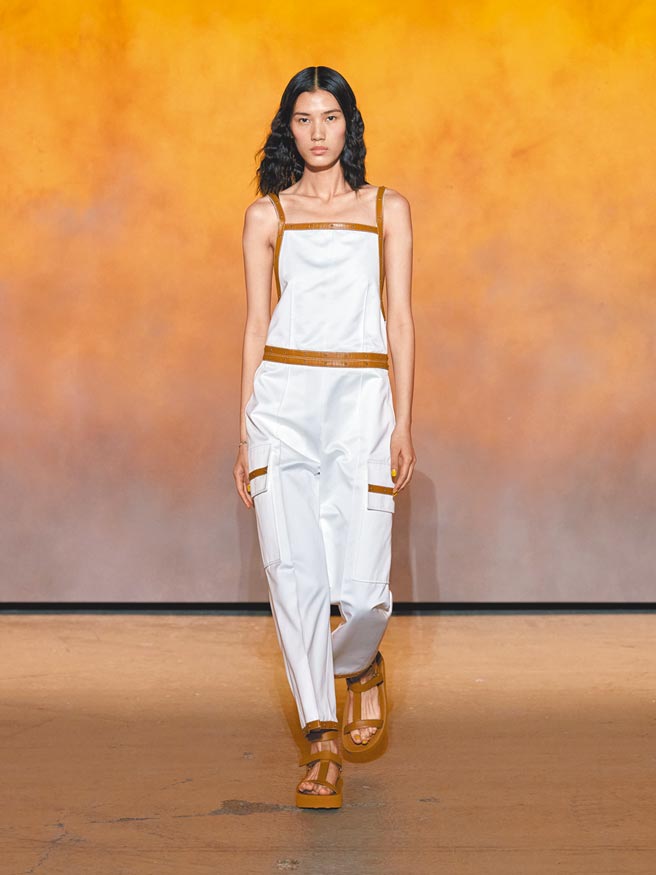 優雅自然與帶有運動味的裝束打扮，是Hermes這季要呈現的特色風格。（Hermes提供）