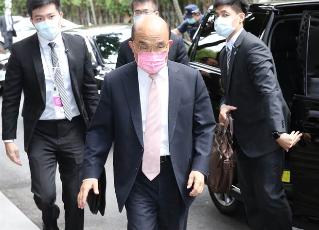 共机昨天有56架侵扰我西南空域，再创纪录。对此，行政院长苏贞昌今天表示，台湾一定要警觉，中国愈来愈过分，国人要自强。（姚志平摄）