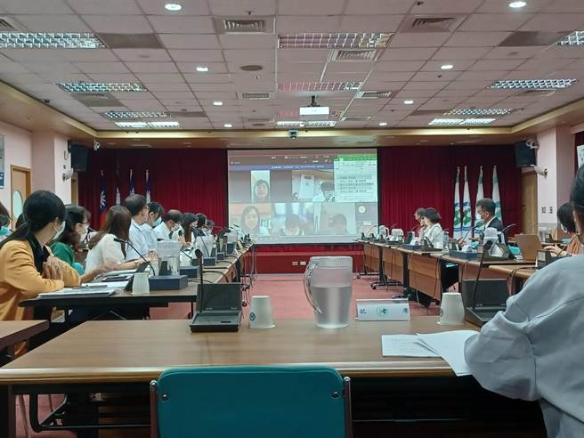 健保署今日召开「将心理谘商及心理治疗纳入健保」连署案座谈会暨协作会议。（林周义摄）