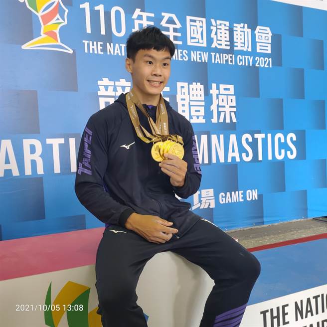 唐嘉鸿在本届全运会夺下成队、全能、吊环与单杠4金。(黄邱伦摄)
