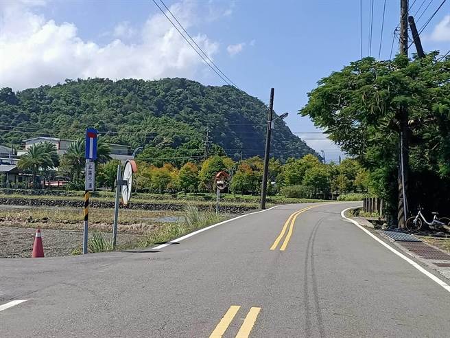  三星鄉東興路是警方規畫的台七丙替代道路，但經常發生車禍，主要原因多是路況不熟且車速過快。（胡健森攝）
